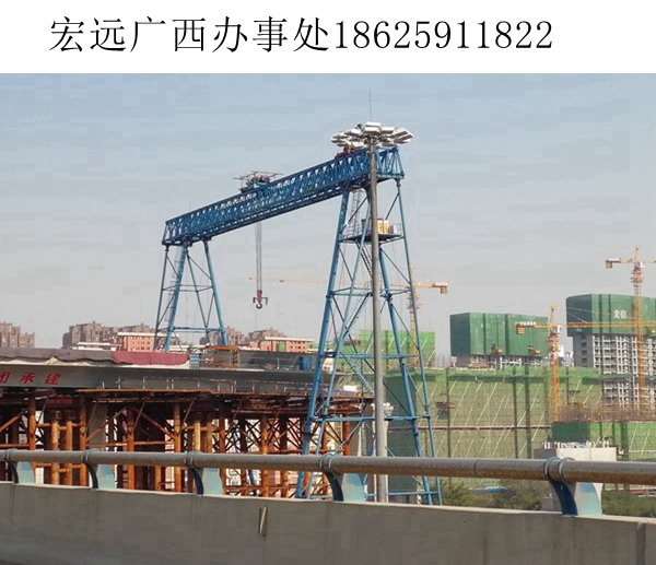 花架式龍門吊是出產過程中的輔助機器